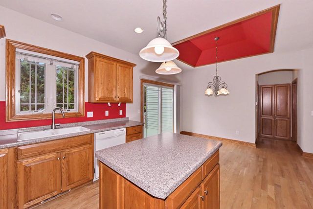 124 Meehan CIRCLE, West Bend, WI 53095
