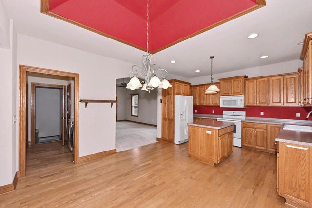 124 Meehan CIRCLE, West Bend, WI 53095
