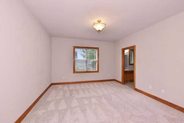 124 Meehan CIRCLE, West Bend, WI 53095