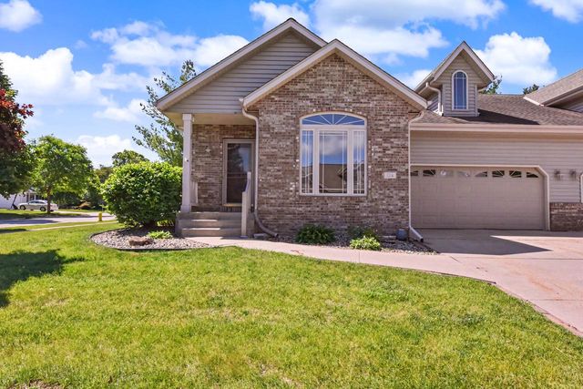 124 Meehan CIRCLE, West Bend, WI 53095