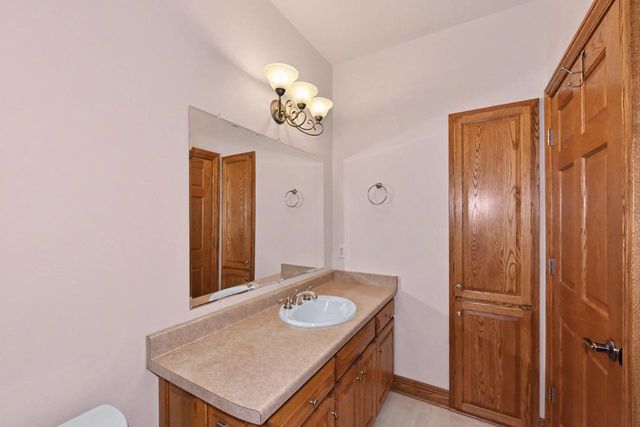 124 Meehan CIRCLE, West Bend, WI 53095