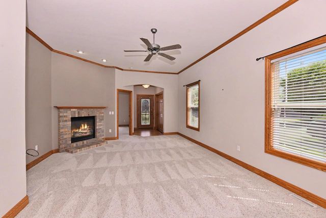 124 Meehan CIRCLE, West Bend, WI 53095