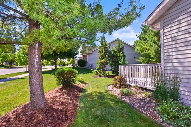 124 Meehan CIRCLE, West Bend, WI 53095