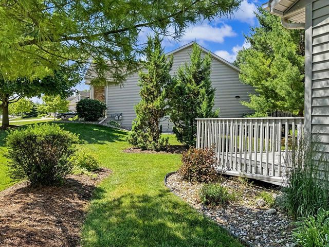 124 Meehan CIRCLE, West Bend, WI 53095