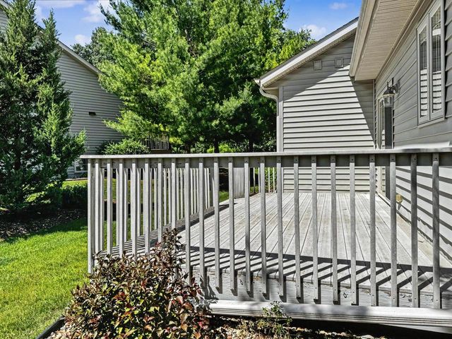 124 Meehan CIRCLE, West Bend, WI 53095