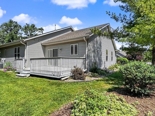 124 Meehan CIRCLE, West Bend, WI 53095