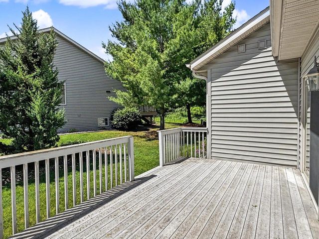 124 Meehan CIRCLE, West Bend, WI 53095