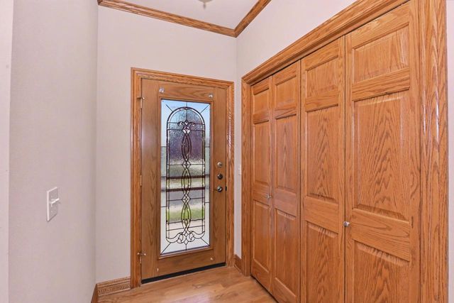 124 Meehan CIRCLE, West Bend, WI 53095
