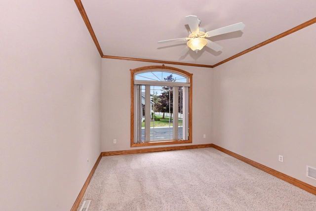 124 Meehan CIRCLE, West Bend, WI 53095