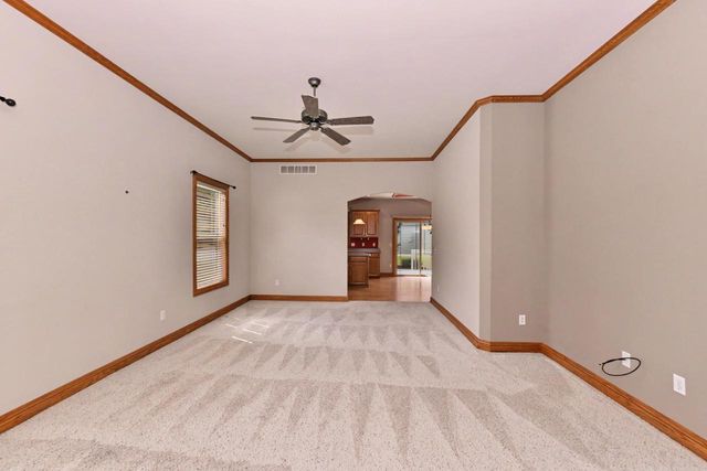 124 Meehan CIRCLE, West Bend, WI 53095