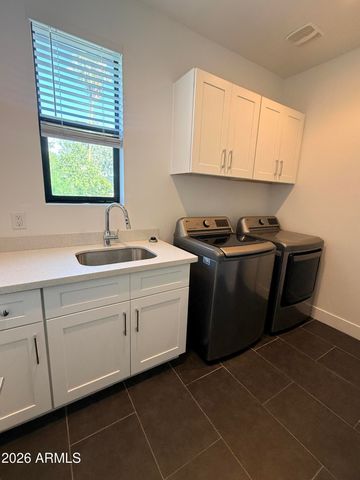 3900 N 30th Street 1, Phoenix, AZ 85016