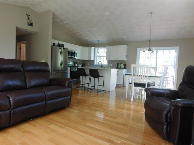 476 Ledge Road, Coventry, RI 02816
