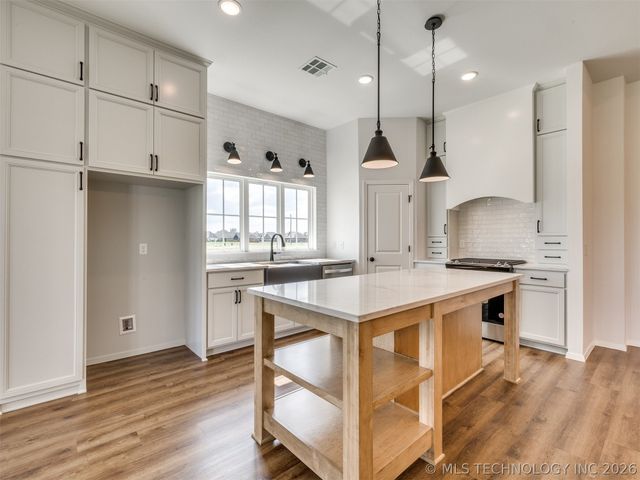 13512 N 60th East Place, Collinsville, OK 74021