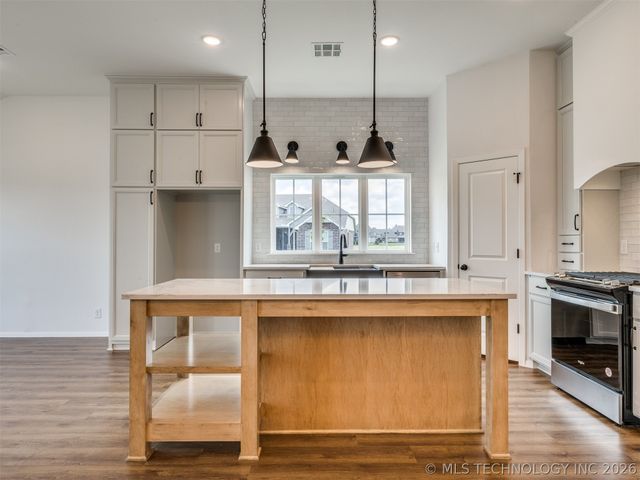 13512 N 60th East Place, Collinsville, OK 74021