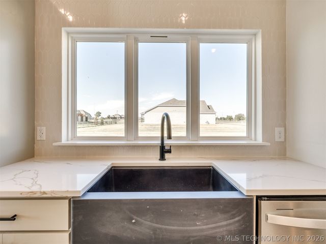 13512 N 60th East Place, Collinsville, OK 74021