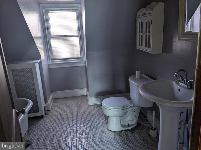 7009 LINCOLN DR, Philadelphia, PA 19119