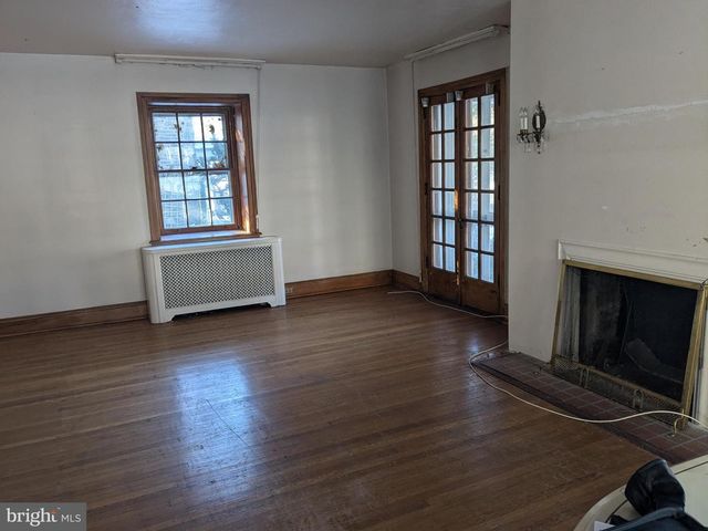 7009 LINCOLN DR, Philadelphia, PA 19119