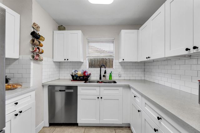 819 Hackberry Street, Stafford, TX 77477