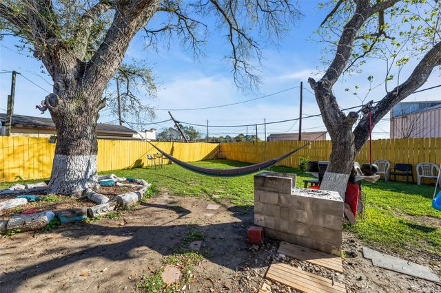 819 Hackberry Street, Stafford, TX 77477