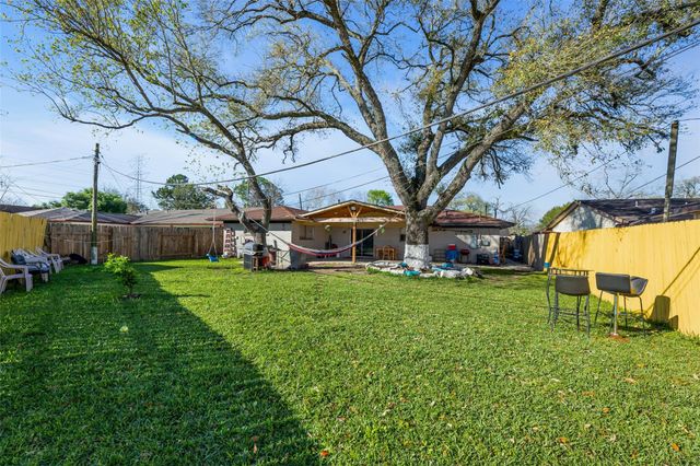 819 Hackberry Street, Stafford, TX 77477