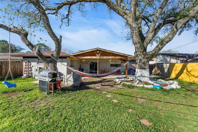 819 Hackberry Street, Stafford, TX 77477