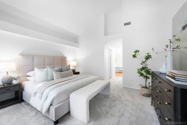 15511 Walton Heath Row, San Diego, CA 92128