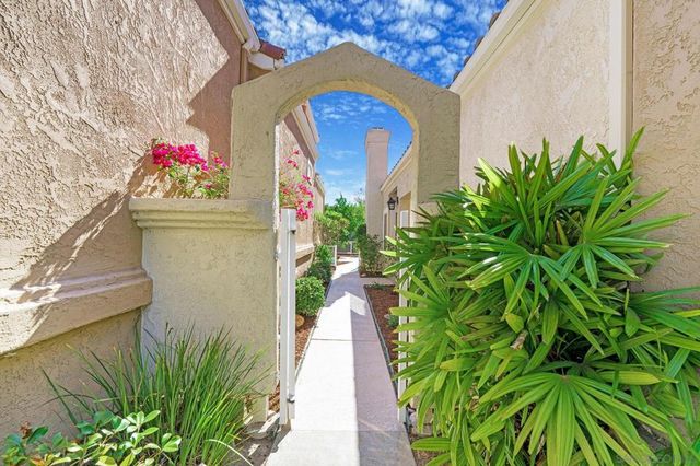 15511 Walton Heath Row, San Diego, CA 92128