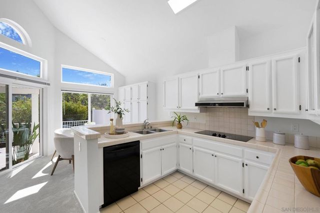 15511 Walton Heath Row, San Diego, CA 92128