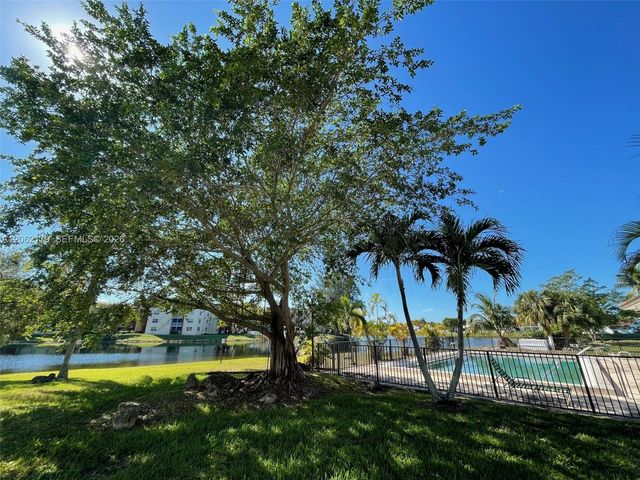 1350 SW 122nd Avenue 212, Miami, FL 33184