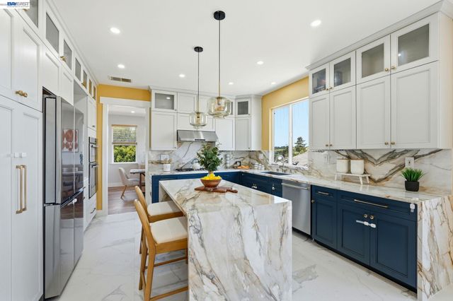 857 Bridgeway Cir, El Sobrante, CA 94803