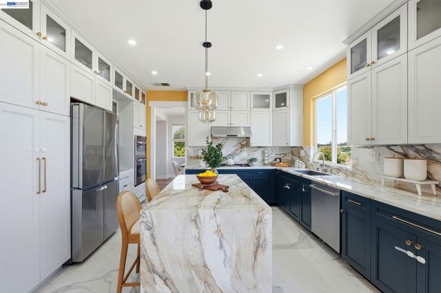857 Bridgeway Cir, El Sobrante, CA 94803