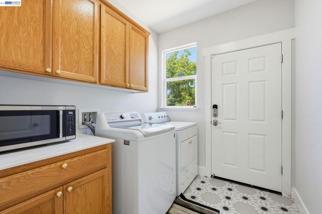 857 Bridgeway Cir, El Sobrante, CA 94803