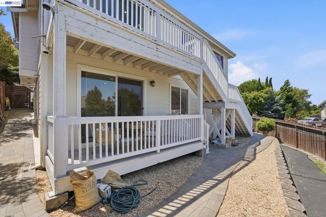 857 Bridgeway Cir, El Sobrante, CA 94803