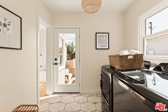 8116 Truxton Avenue, Los Angeles, CA 90045