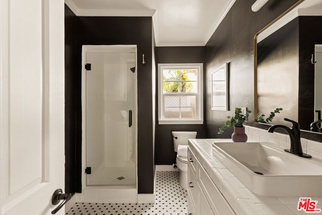 8116 Truxton Avenue, Los Angeles, CA 90045