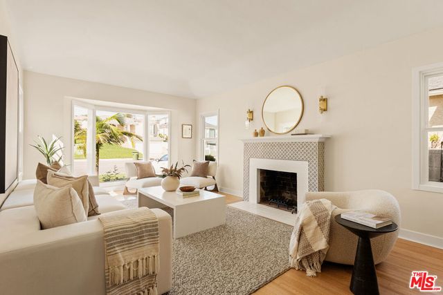 8116 Truxton Avenue, Los Angeles, CA 90045