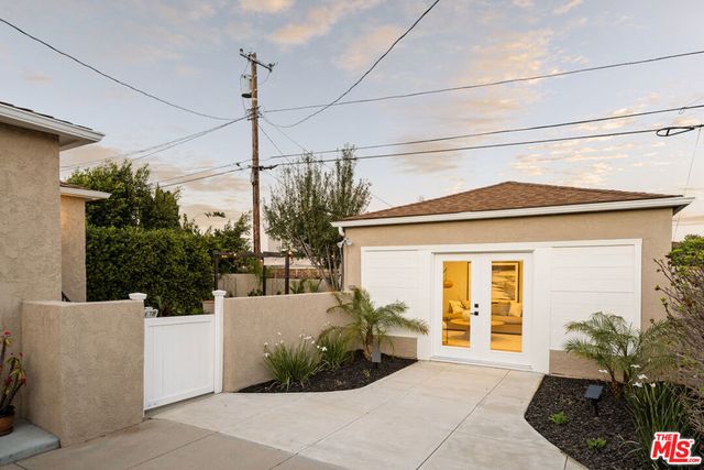 8116 Truxton Avenue, Los Angeles, CA 90045