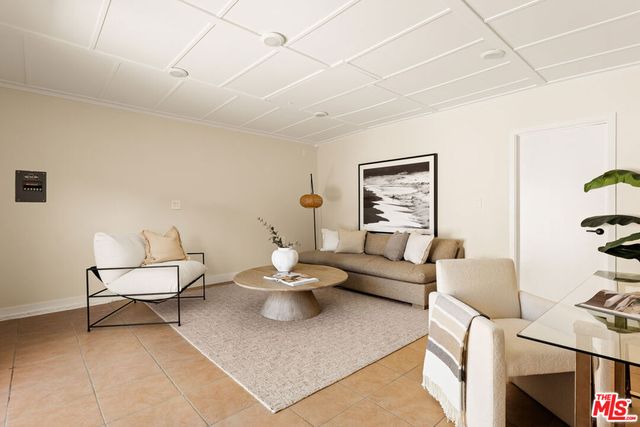 8116 Truxton Avenue, Los Angeles, CA 90045