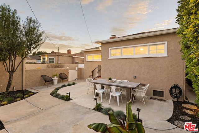 8116 Truxton Avenue, Los Angeles, CA 90045