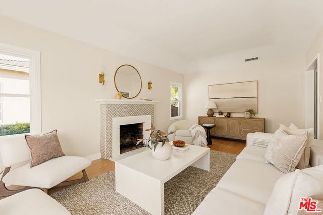 8116 Truxton Avenue, Los Angeles, CA 90045