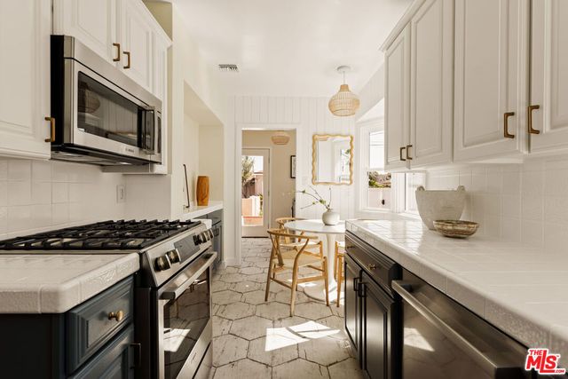 8116 Truxton Avenue, Los Angeles, CA 90045