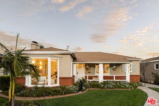 8116 Truxton Avenue, Los Angeles, CA 90045