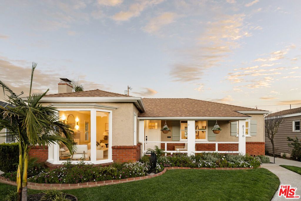 8116 Truxton Avenue, Los Angeles, CA 90045