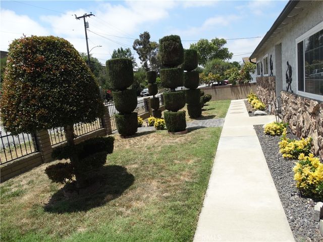 10461 Beach, Bellflower, CA 90706
