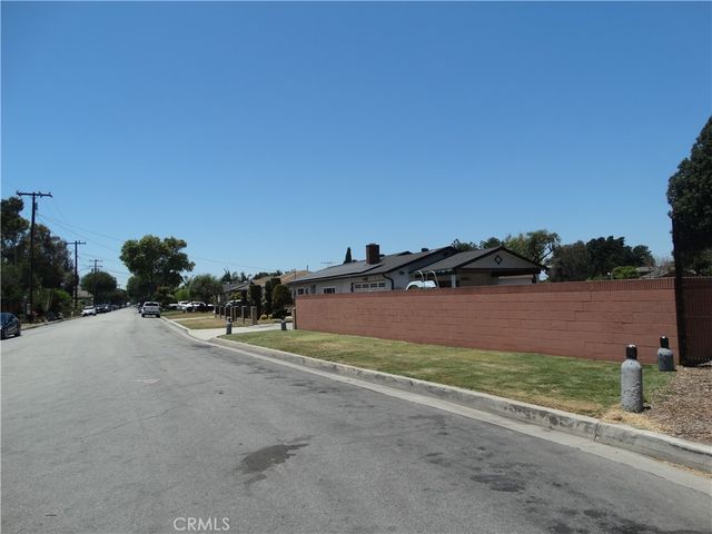 10461 Beach, Bellflower, CA 90706