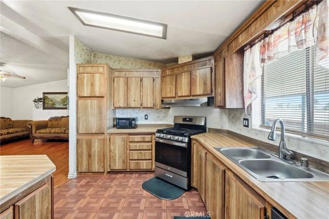 2121 E Ave I SPC 10 10, Lancaster, CA 93535