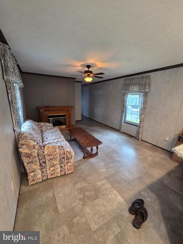860 LATSHAW RD, Spring City, PA 19475