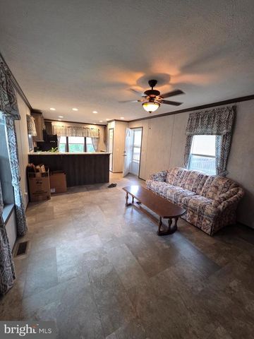 860 LATSHAW RD, Spring City, PA 19475