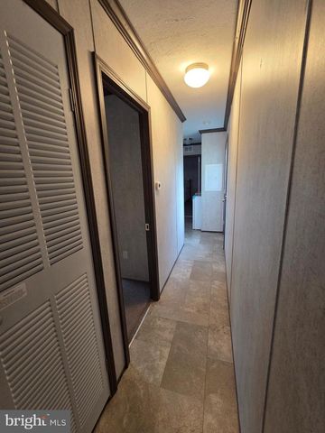 860 LATSHAW RD, Spring City, PA 19475