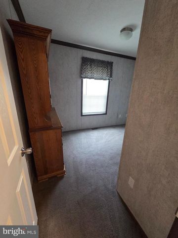 860 LATSHAW RD, Spring City, PA 19475